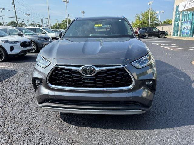 used 2020 Toyota Highlander car, priced at $32,999
