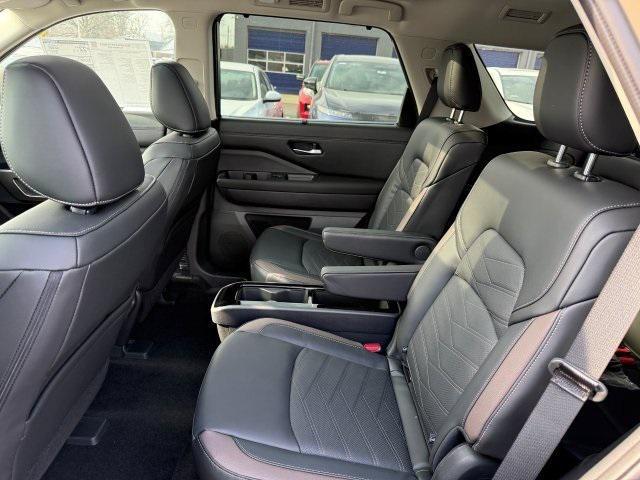 new 2025 Nissan Pathfinder car, priced at $50,278