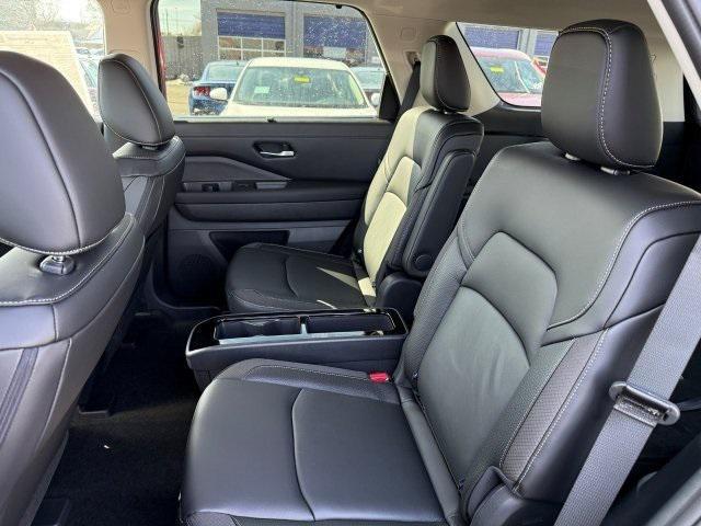 new 2025 Nissan Pathfinder car, priced at $45,572
