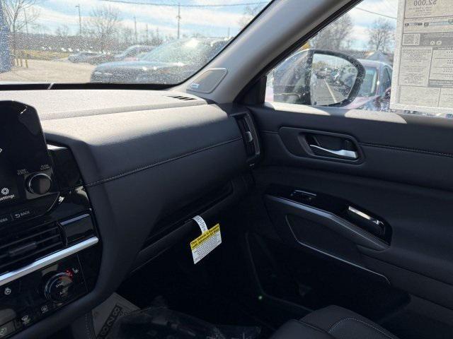 new 2025 Nissan Pathfinder car, priced at $45,572
