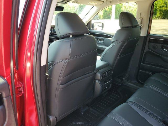 new 2025 Honda Pilot car, priced at $47,658