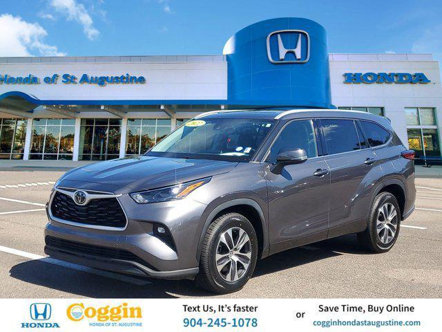 used 2022 Toyota Highlander car, priced at $30,125