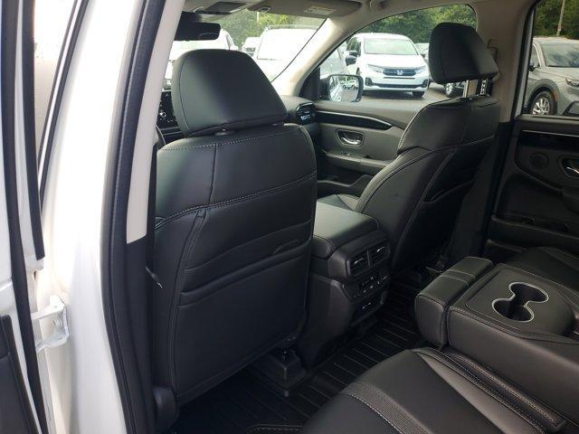 new 2025 Honda Pilot car, priced at $44,695
