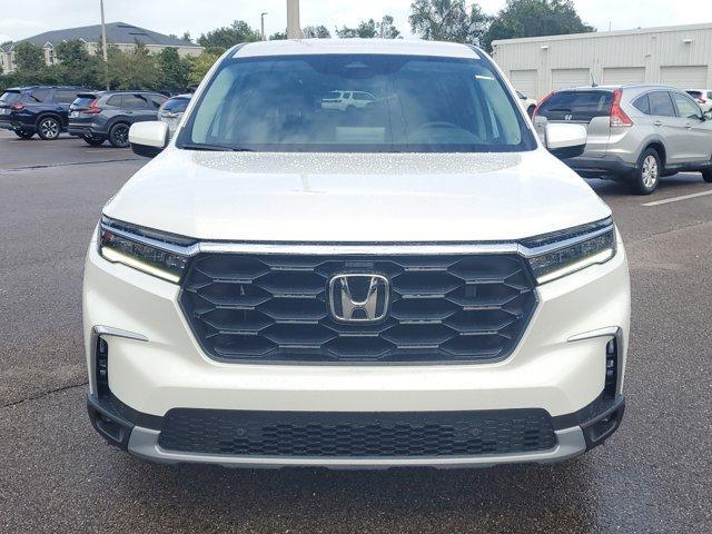 new 2025 Honda Pilot car, priced at $44,695