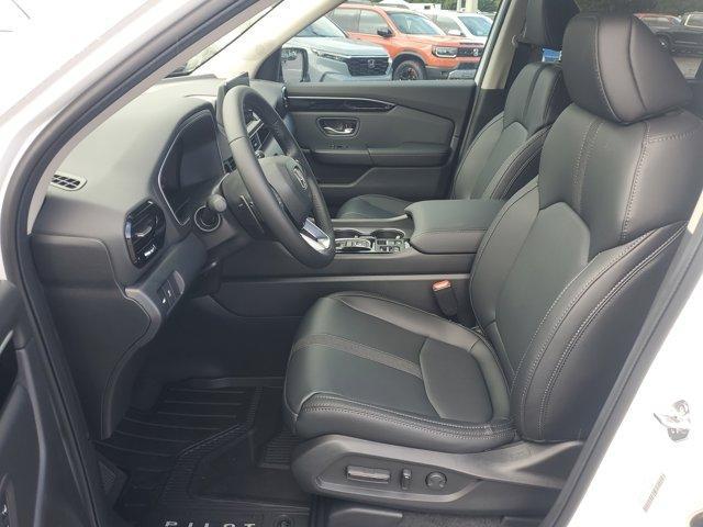 new 2025 Honda Pilot car, priced at $44,695