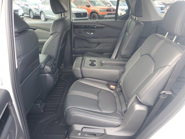 new 2025 Honda Pilot car, priced at $44,695