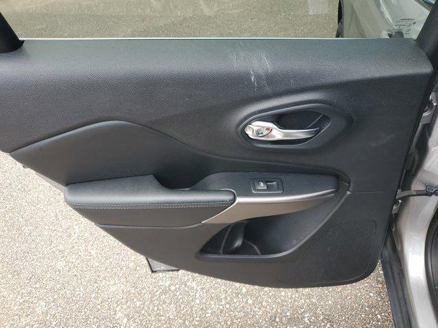 used 2019 Jeep Cherokee car, priced at $17,263