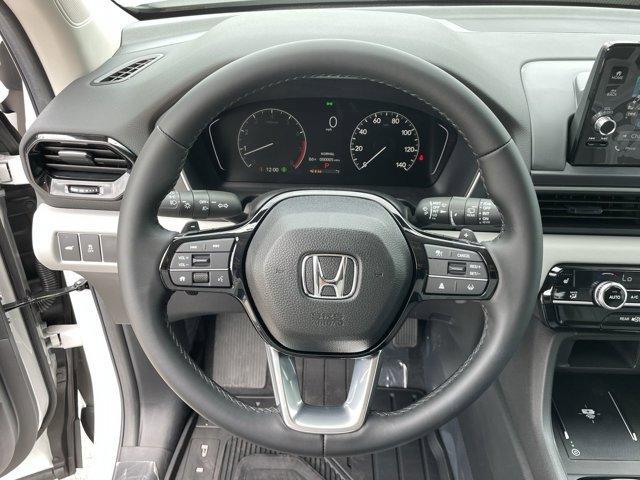new 2025 Honda Pilot car, priced at $45,190