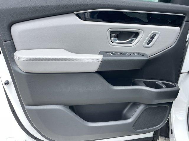 new 2025 Honda Pilot car, priced at $45,190