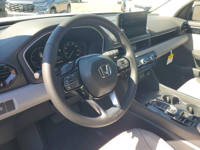 new 2025 Honda Pilot car, priced at $45,242