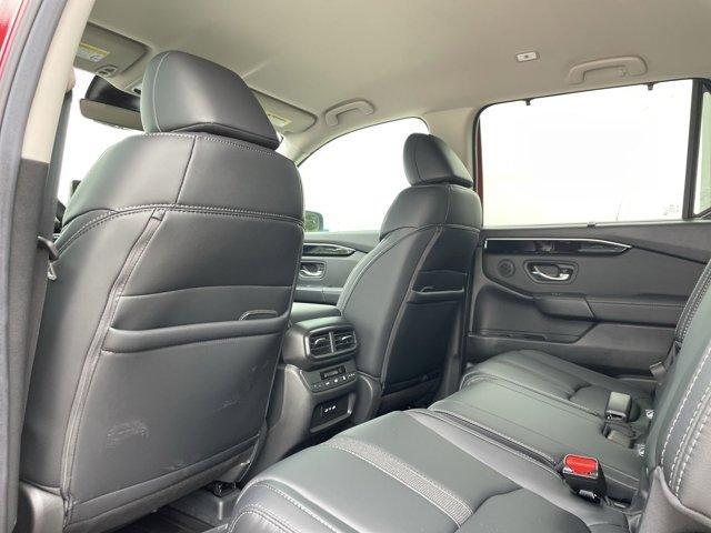 new 2025 Honda Pilot car, priced at $43,635