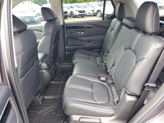 new 2025 Honda Pilot car, priced at $44,815