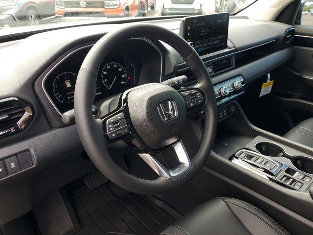 new 2025 Honda Pilot car, priced at $44,815