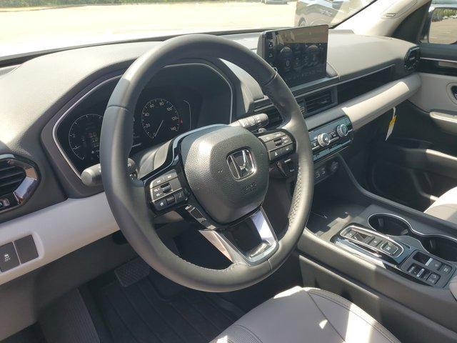 new 2025 Honda Pilot car, priced at $45,719