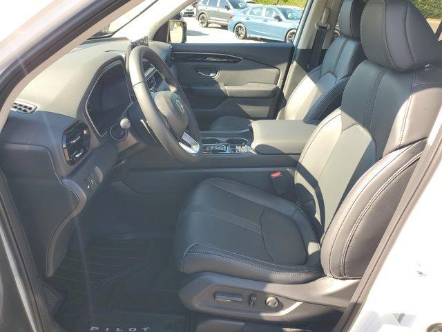 new 2025 Honda Pilot car, priced at $44,695