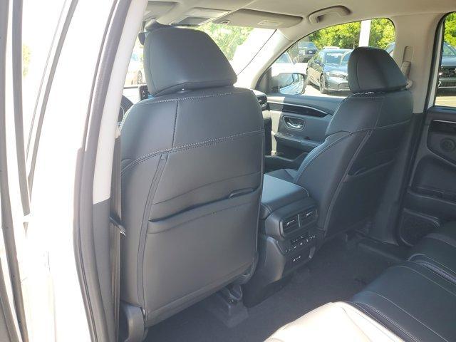 new 2025 Honda Pilot car, priced at $44,650