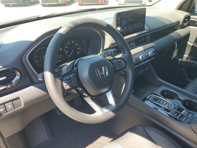 new 2025 Honda Pilot car, priced at $44,650