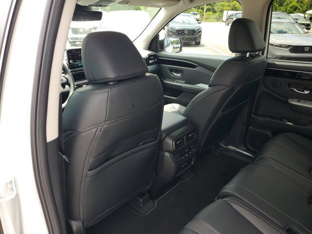 new 2025 Honda Pilot car, priced at $44,695
