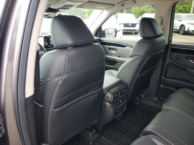 new 2025 Honda Pilot car, priced at $44,815