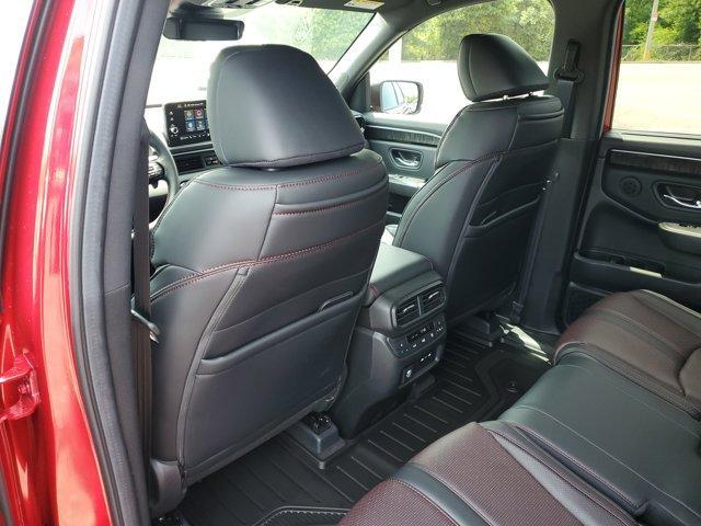 new 2025 Honda Pilot car, priced at $51,981