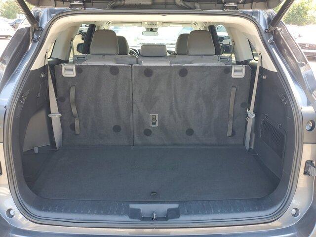 used 2023 Toyota Highlander car, priced at $30,986