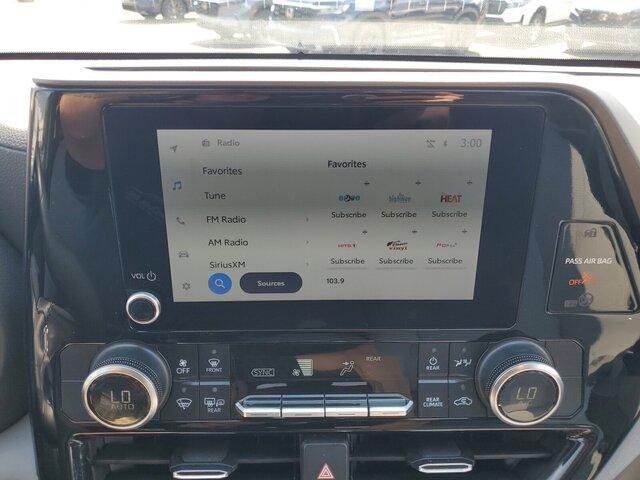 used 2023 Toyota Highlander car, priced at $30,986