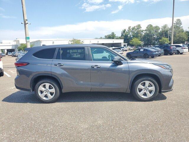 used 2023 Toyota Highlander car, priced at $30,986