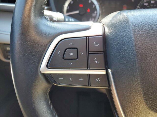 used 2023 Toyota Highlander car, priced at $30,986