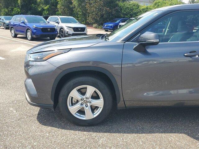 used 2023 Toyota Highlander car, priced at $30,986