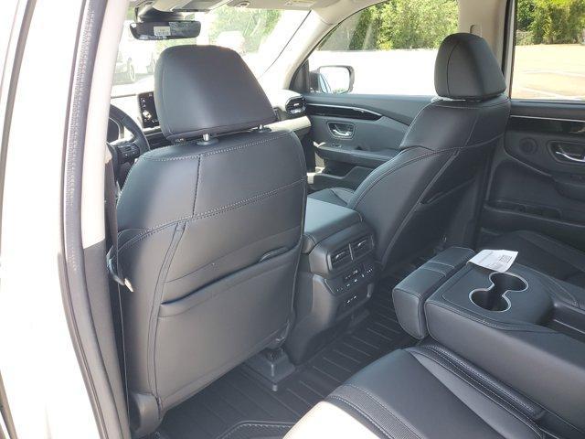 new 2025 Honda Pilot car, priced at $44,650