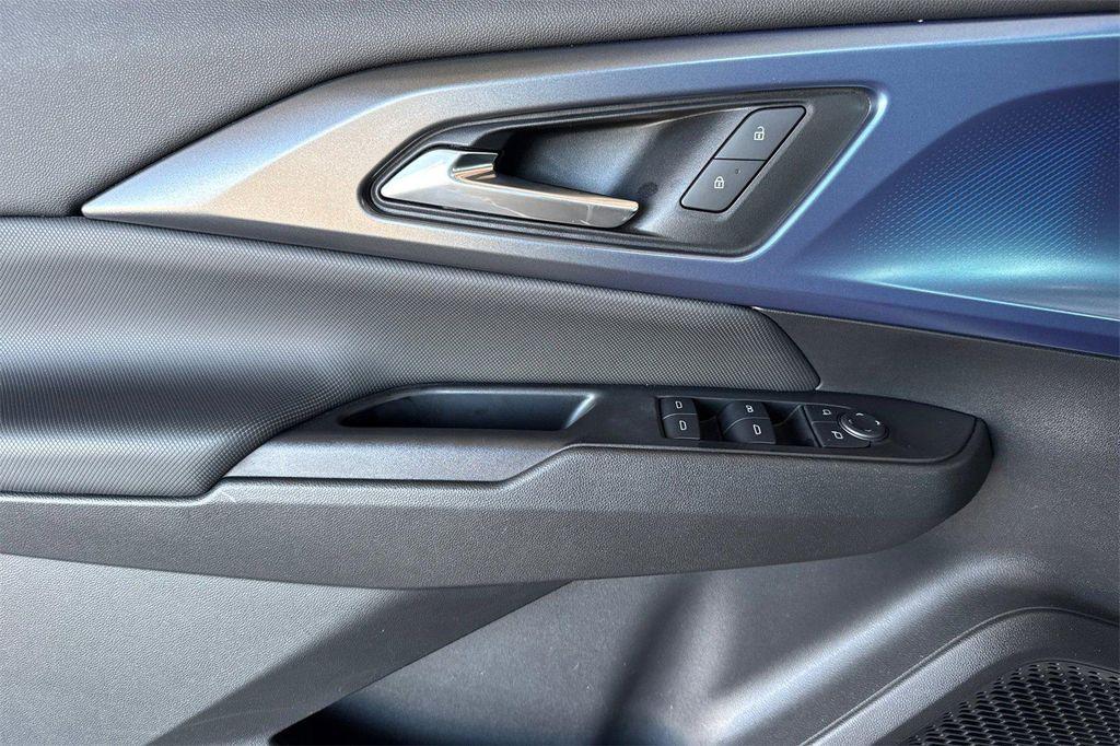 used 2025 Chevrolet Equinox EV car, priced at $24,990