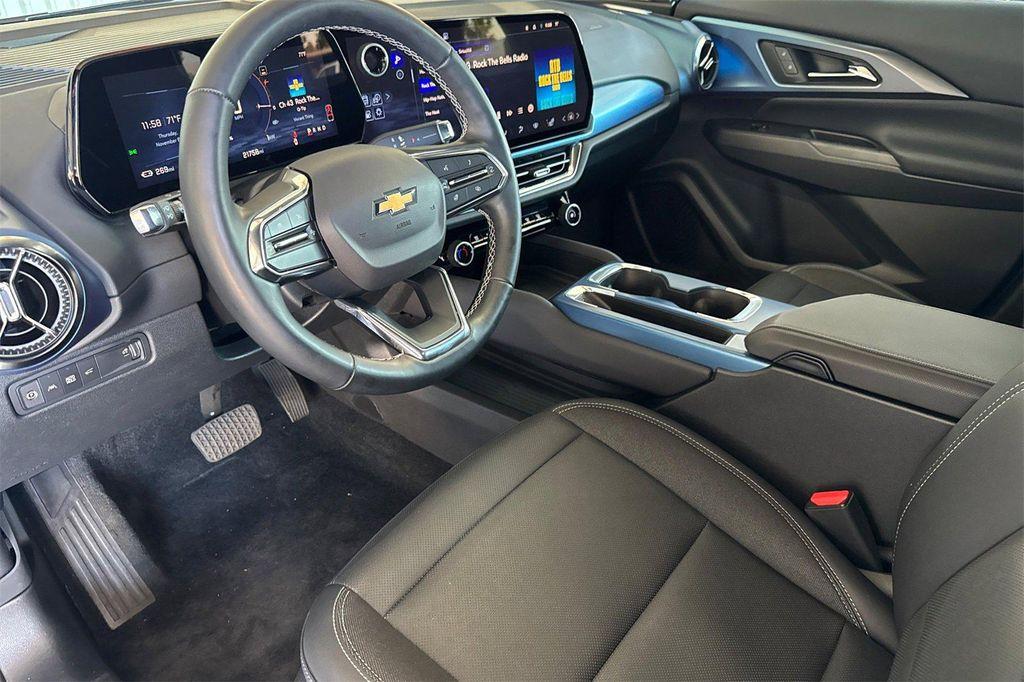 used 2025 Chevrolet Equinox EV car, priced at $24,990