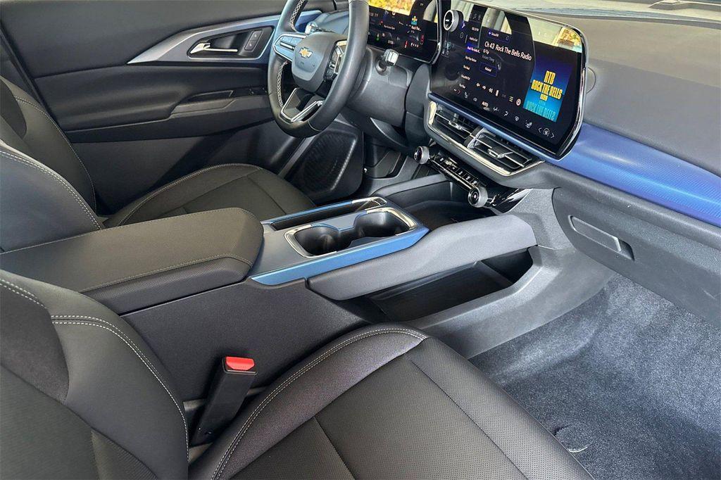used 2025 Chevrolet Equinox EV car, priced at $24,990