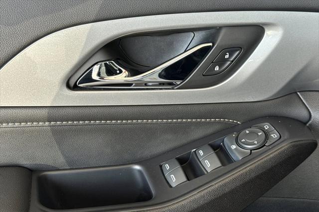 used 2022 Chevrolet Traverse car, priced at $27,990