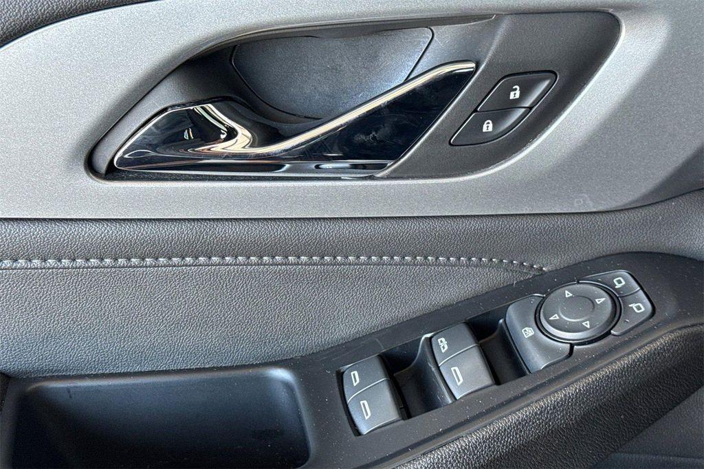 used 2023 Chevrolet Traverse car, priced at $24,990