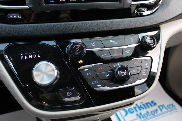 used 2020 Chrysler Pacifica car, priced at $15,895