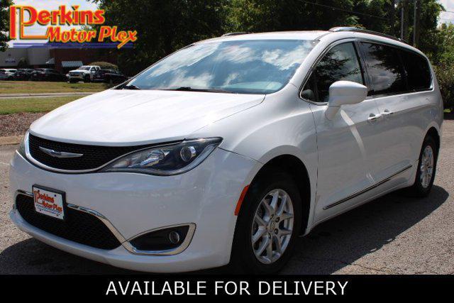 used 2020 Chrysler Pacifica car, priced at $15,895