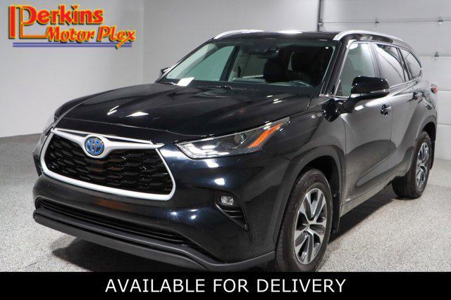 used 2023 Toyota Highlander Hybrid car, priced at $34,995