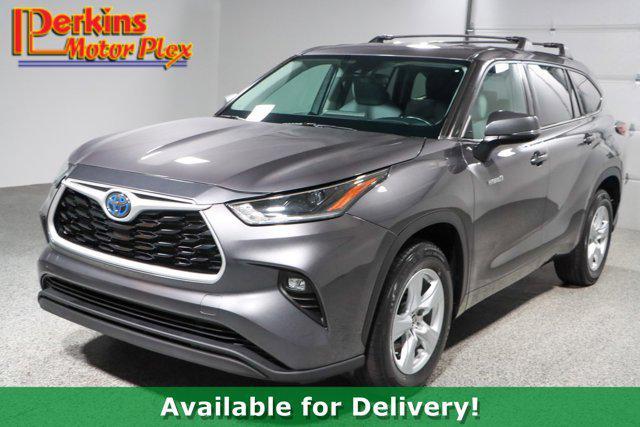 used 2021 Toyota Highlander Hybrid car, priced at $29,995