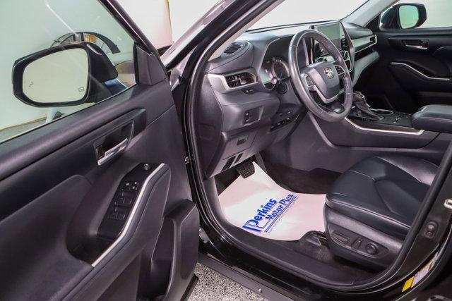 used 2023 Toyota Highlander Hybrid car, priced at $36,995