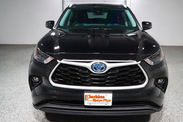 used 2023 Toyota Highlander Hybrid car, priced at $36,995