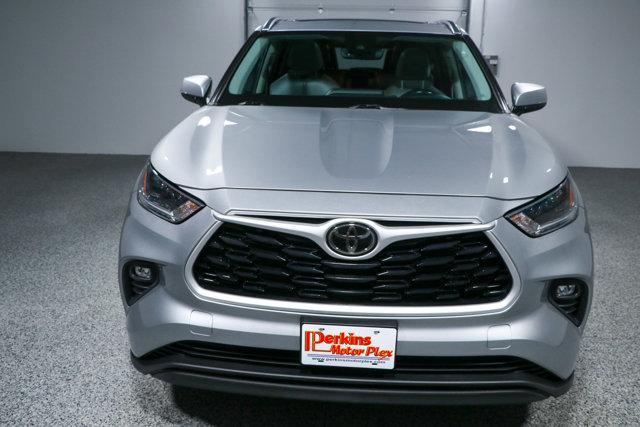 used 2021 Toyota Highlander car, priced at $31,995