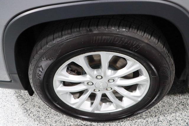 used 2019 Jeep Cherokee car, priced at $10,895