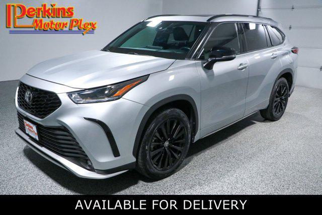 used 2023 Toyota Highlander car, priced at $38,595