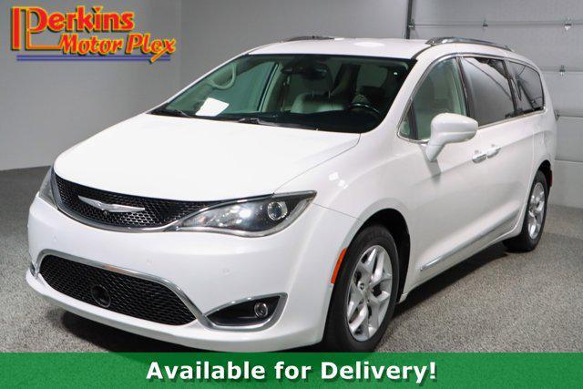used 2018 Chrysler Pacifica car, priced at $15,995