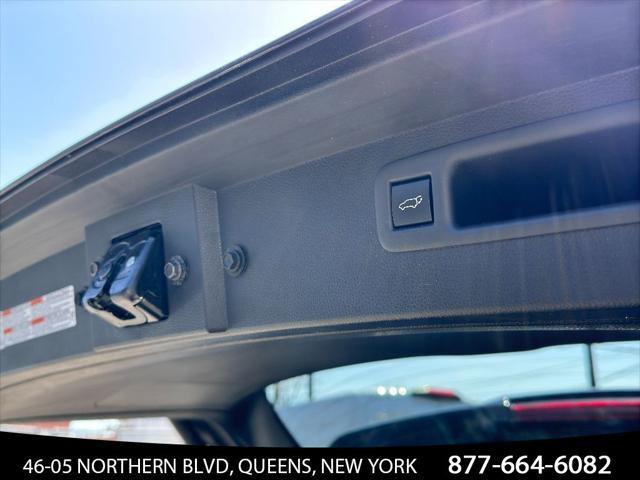 used 2022 Toyota Highlander car, priced at $34,500