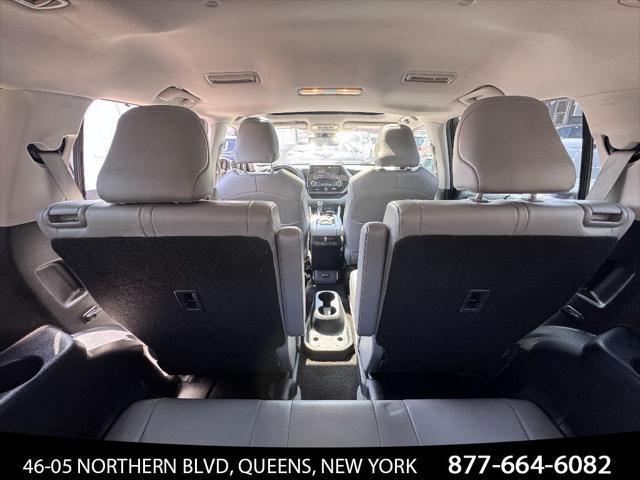 used 2022 Toyota Highlander car, priced at $34,500