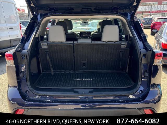 used 2022 Toyota Highlander car, priced at $34,500