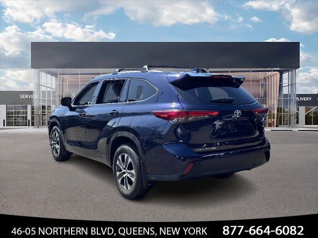 used 2022 Toyota Highlander car, priced at $34,500