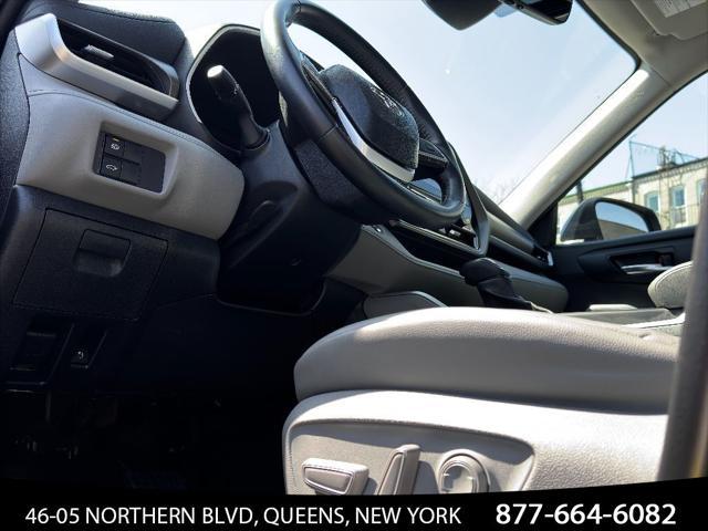 used 2022 Toyota Highlander car, priced at $34,500